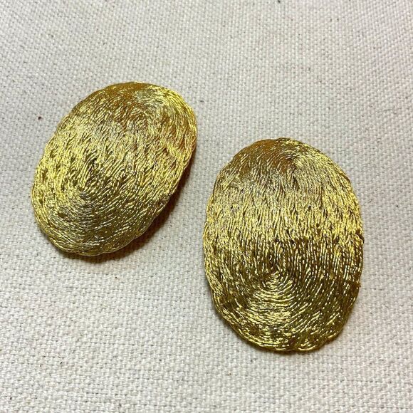 1980s Textured Gold Clip-On Earrings – Statement Runway - Picture 1 of 6